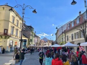 VIDEO FOTO: Coadă la mărțișoare în centrul Sibiului ...